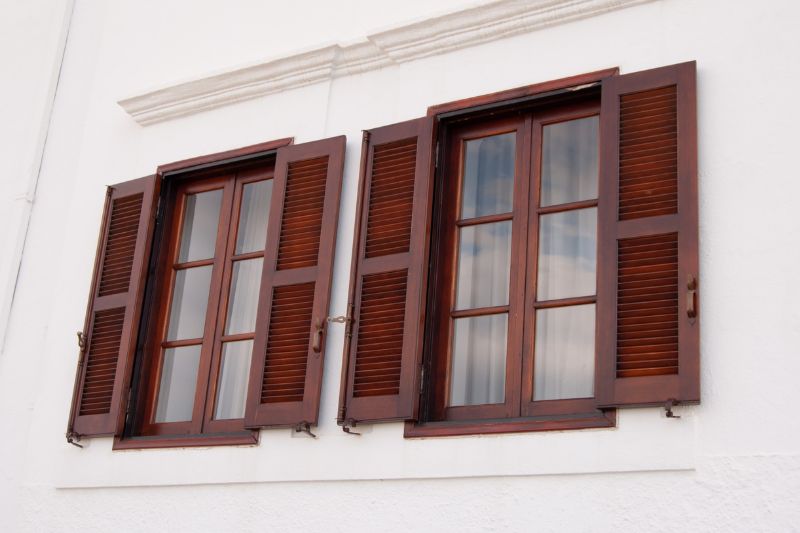 lesena okna
